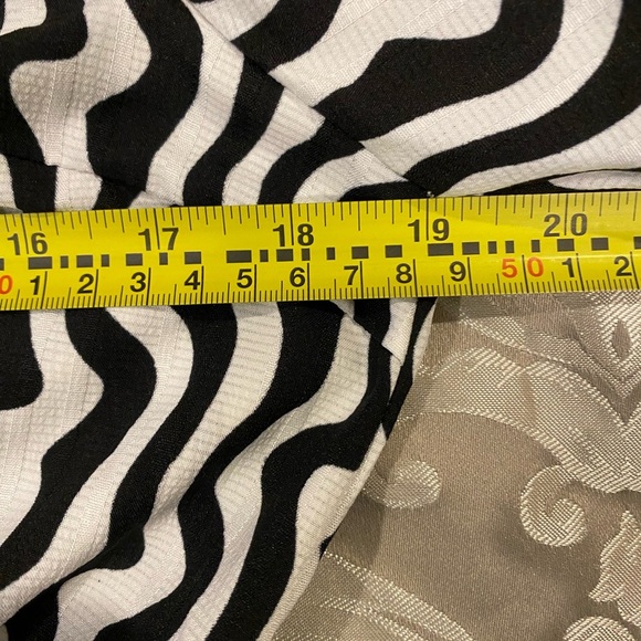 VOY BLACK/WHITE DRESS WITH RIC-RAC BELT - SIZE L - NWT - Picture 9 of 10